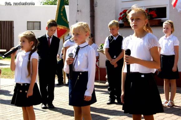Czas to najlepsza cenzura, a cierpliwość najdoskonalszy nauczyciel. 80-lat Szkoły Podstawowej w Szewcach Nadolnych