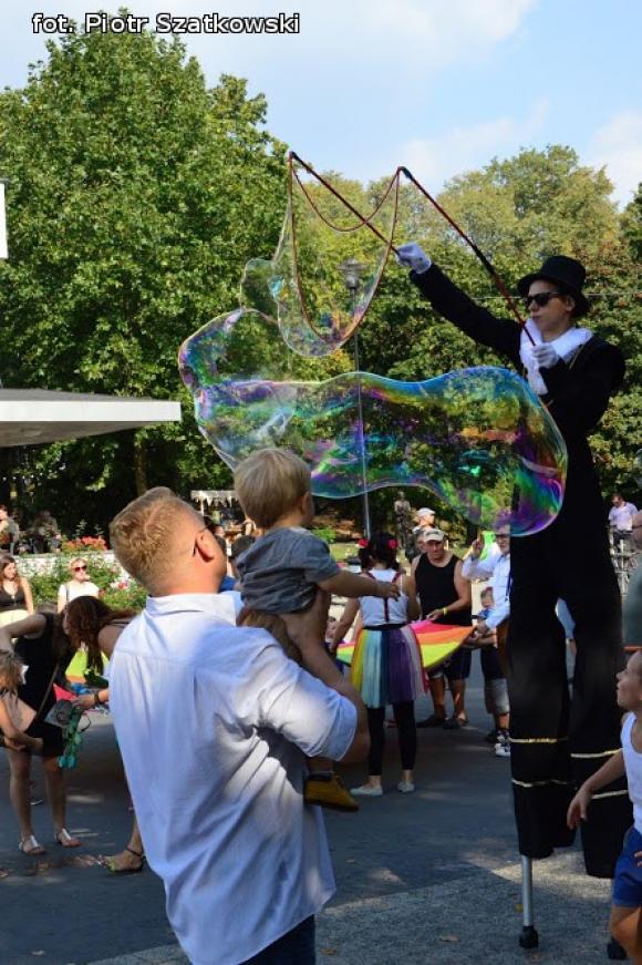 Finalista Masterchef gotuje dla mieszkańców, pokaz fitnessu i nasze portrety. Trzeci dzień na Święcie Róży
