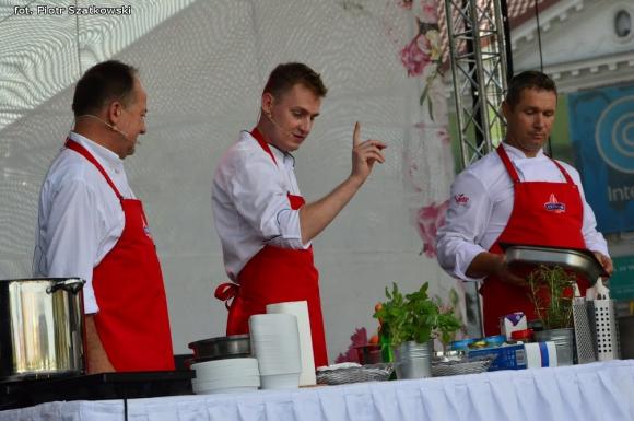 Finalista Masterchef gotuje dla mieszkańców, pokaz fitnessu i nasze portrety. Trzeci dzień na Święcie Róży
