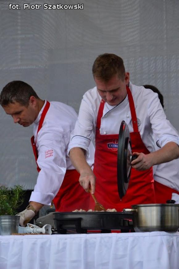 Finalista Masterchef gotuje dla mieszkańców, pokaz fitnessu i nasze portrety. Trzeci dzień na Święcie Róży