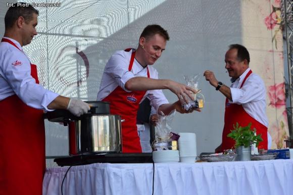 Finalista Masterchef gotuje dla mieszkańców, pokaz fitnessu i nasze portrety. Trzeci dzień na Święcie Róży