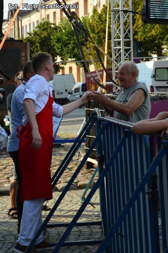 Finalista Masterchef gotuje dla mieszkańców, pokaz fitnessu i nasze portrety. Trzeci dzień na Święcie Róży