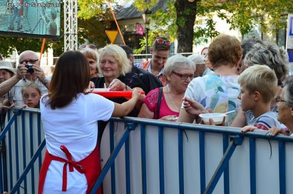 Finalista Masterchef gotuje dla mieszkańców, pokaz fitnessu i nasze portrety. Trzeci dzień na Święcie Róży