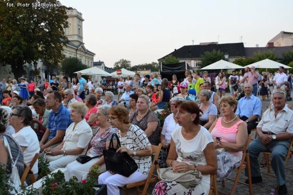 Finalista Masterchef gotuje dla mieszkańców, pokaz fitnessu i nasze portrety. Trzeci dzień na Święcie Róży