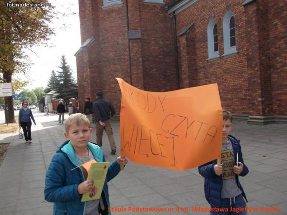 Czytaliśmy przy fontannie i nie tylko - Ogólnopolski Dzień Głośnego Czytania