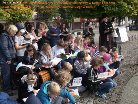 Czytaliśmy przy fontannie i nie tylko - Ogólnopolski Dzień Głośnego Czytania