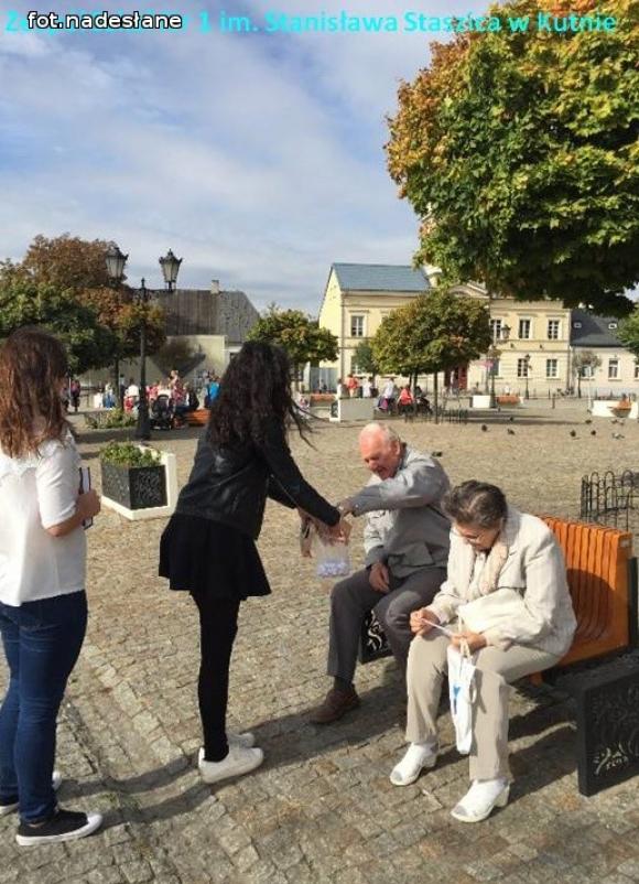 Czytaliśmy przy fontannie i nie tylko - Ogólnopolski Dzień Głośnego Czytania