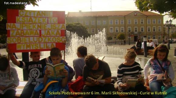 Czytaliśmy przy fontannie i nie tylko - Ogólnopolski Dzień Głośnego Czytania