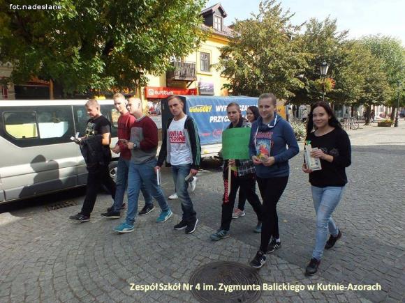 Czytaliśmy przy fontannie i nie tylko - Ogólnopolski Dzień Głośnego Czytania