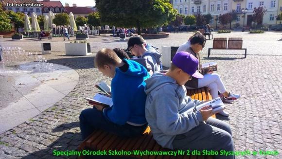 Czytaliśmy przy fontannie i nie tylko - Ogólnopolski Dzień Głośnego Czytania
