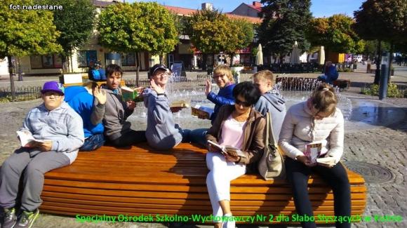 Czytaliśmy przy fontannie i nie tylko - Ogólnopolski Dzień Głośnego Czytania