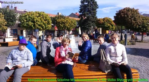Czytaliśmy przy fontannie i nie tylko - Ogólnopolski Dzień Głośnego Czytania