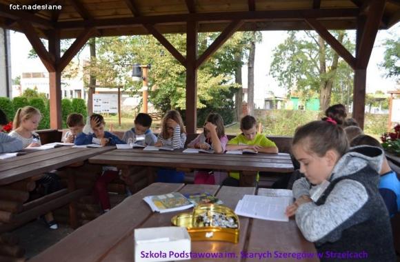 Czytaliśmy przy fontannie i nie tylko - Ogólnopolski Dzień Głośnego Czytania