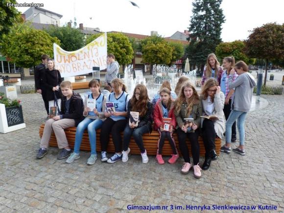 Czytaliśmy przy fontannie i nie tylko - Ogólnopolski Dzień Głośnego Czytania