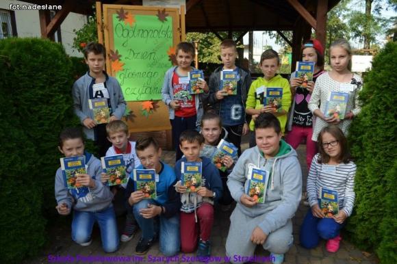 Czytaliśmy przy fontannie i nie tylko - Ogólnopolski Dzień Głośnego Czytania