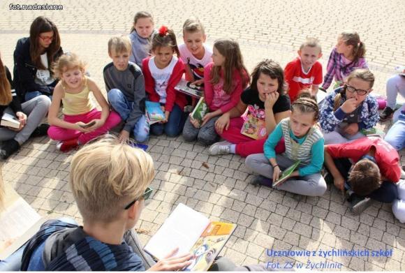 Czytaliśmy przy fontannie i nie tylko - Ogólnopolski Dzień Głośnego Czytania