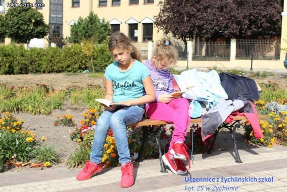 Czytaliśmy przy fontannie i nie tylko - Ogólnopolski Dzień Głośnego Czytania