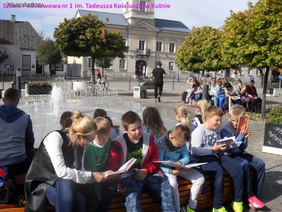 Czytaliśmy przy fontannie i nie tylko - Ogólnopolski Dzień Głośnego Czytania