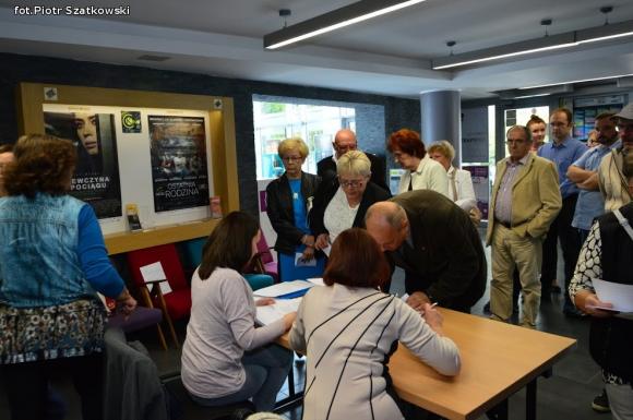 Dostali różane tabliczki na dom