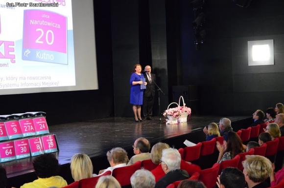 Dostali różane tabliczki na dom