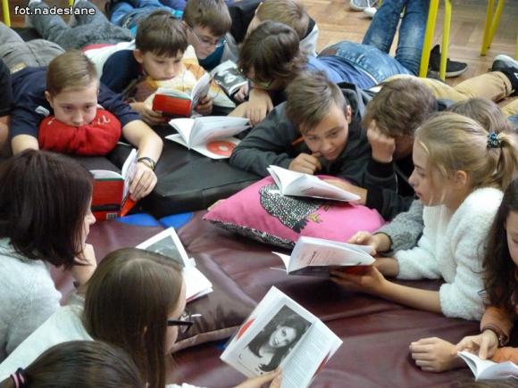 Czytelnicza Sztafeta Szkół trwa. Dziś pałeczkę przejęła 