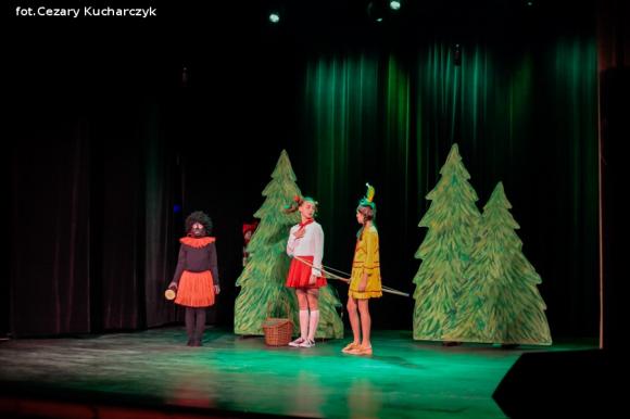 Czerwone kapturki po wakacjach. Rusza cykl Poranki Teatralne w niedziele
