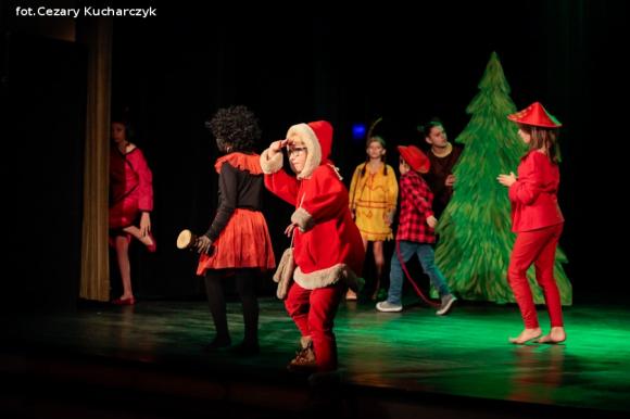 Czerwone kapturki po wakacjach. Rusza cykl Poranki Teatralne w niedziele