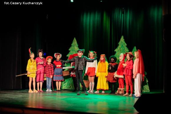 Czerwone kapturki po wakacjach. Rusza cykl Poranki Teatralne w niedziele