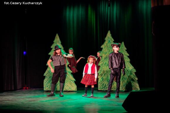 Czerwone kapturki po wakacjach. Rusza cykl Poranki Teatralne w niedziele