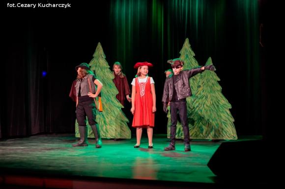 Czerwone kapturki po wakacjach. Rusza cykl Poranki Teatralne w niedziele