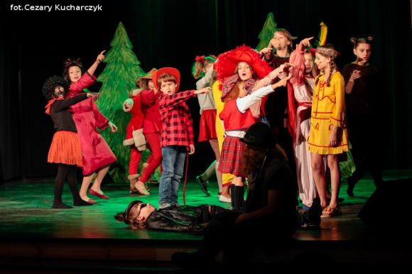 Czerwone kapturki po wakacjach. Rusza cykl Poranki Teatralne w niedziele