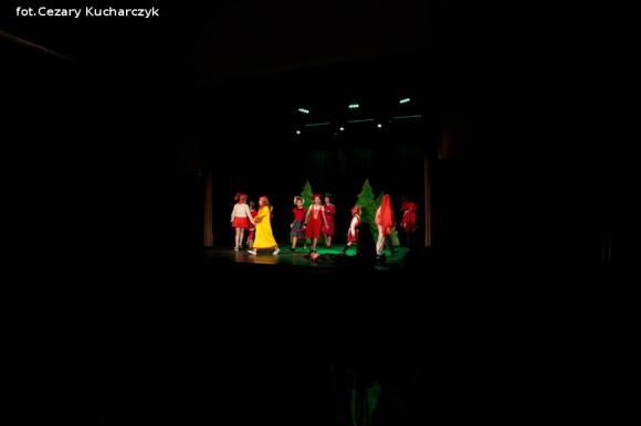 Czerwone kapturki po wakacjach. Rusza cykl Poranki Teatralne w niedziele