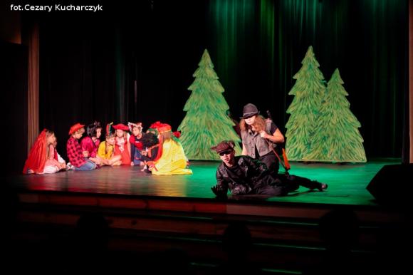 Czerwone kapturki po wakacjach. Rusza cykl Poranki Teatralne w niedziele