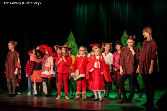 Czerwone kapturki po wakacjach. Rusza cykl Poranki Teatralne w niedziele