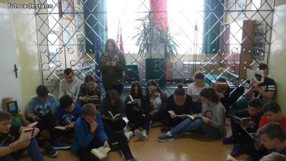 Dzisiaj Czytelnicza Sztafeta Szkół w Gimnazjum nr 2 w Kutnie