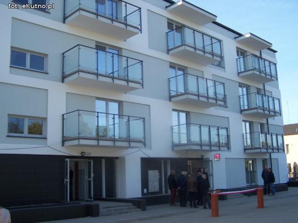 Lokatorzy odebrali klucze do mieszkań w bloku na ul. Kochanowskiego