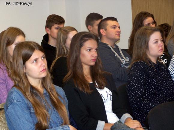 Trwają II Powiatowe Targi Pracy