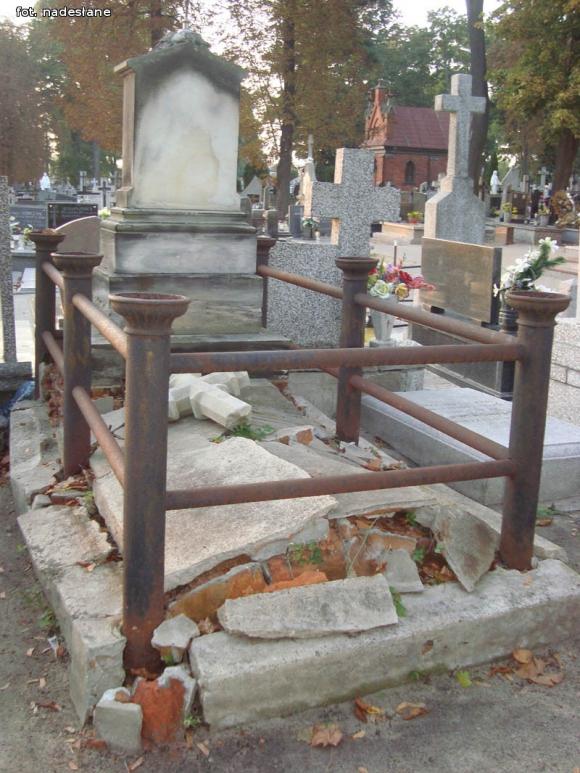 Kwesta TPZK na kutnowskich cmentarzu