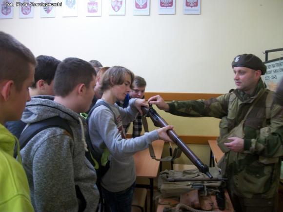 Żywa lekcja historii w ZS Nr 4 w Kutnie-Azorach