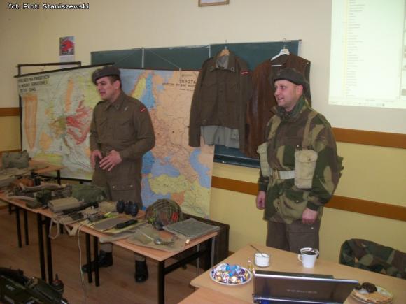 Żywa lekcja historii w ZS Nr 4 w Kutnie-Azorach