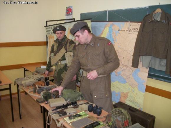 Żywa lekcja historii w ZS Nr 4 w Kutnie-Azorach