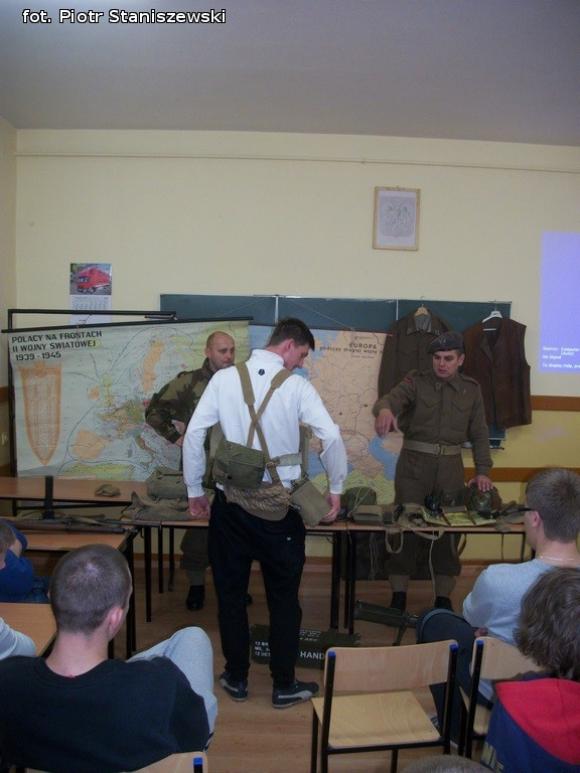 Żywa lekcja historii w ZS Nr 4 w Kutnie-Azorach