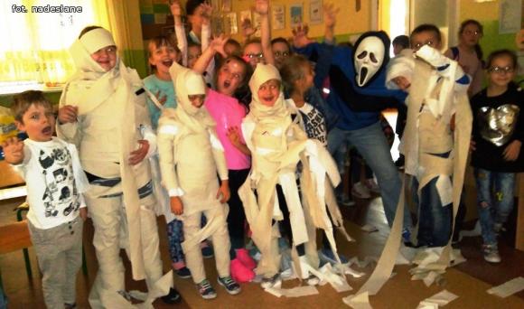 Halloween z Psotnikiem w Świetlicy 6. Bazy