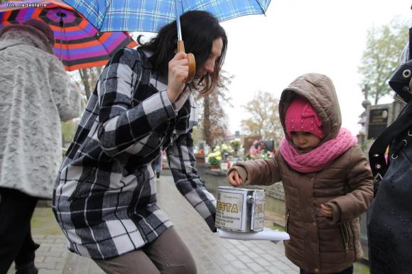 Podsumowanie kwesty TPZK na cmentarzu w Krośniewicach