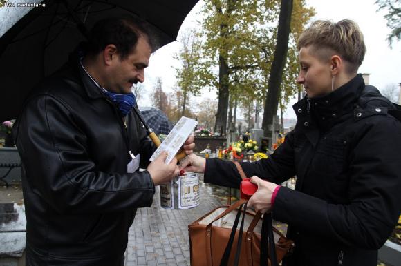 Podsumowanie kwesty TPZK na cmentarzu w Krośniewicach
