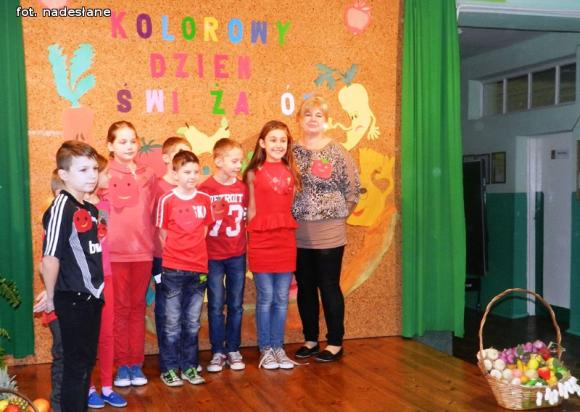 Kolorowy Dzień Świeżaków w szkole w Kaszewach Dwornych