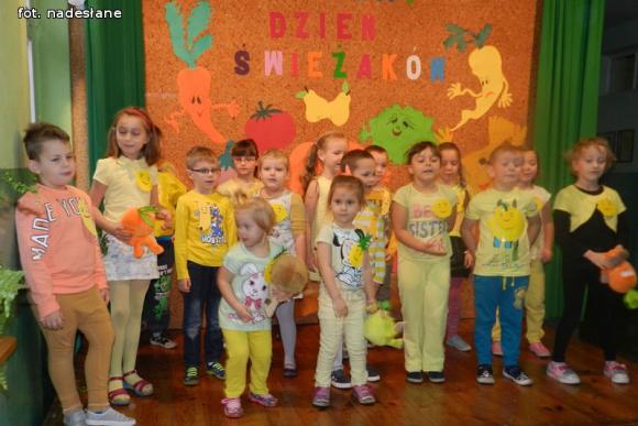 Kolorowy Dzień Świeżaków w szkole w Kaszewach Dwornych