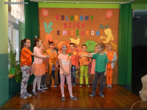 Kolorowy Dzień Świeżaków w szkole w Kaszewach Dwornych