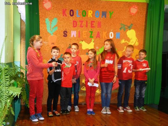 Kolorowy Dzień Świeżaków w szkole w Kaszewach Dwornych