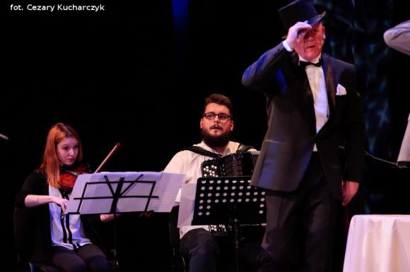 Bo gdzie jeszcze ludziom Tak dobrze jak tu? Tylko we Lwowie!